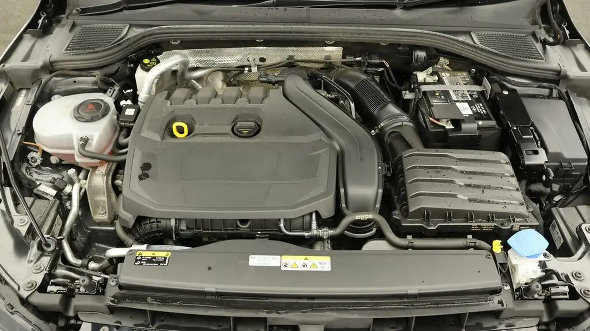 2022-volkswagen-golf-15-tsi-life-130ps-hatchback-big-18