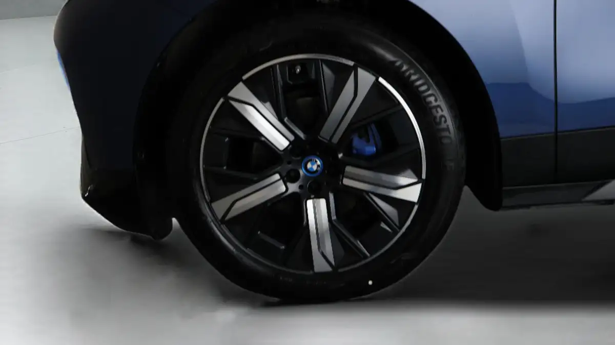 2022-bmw-ix-e-xdrive-40-m-sport-edition-big-17