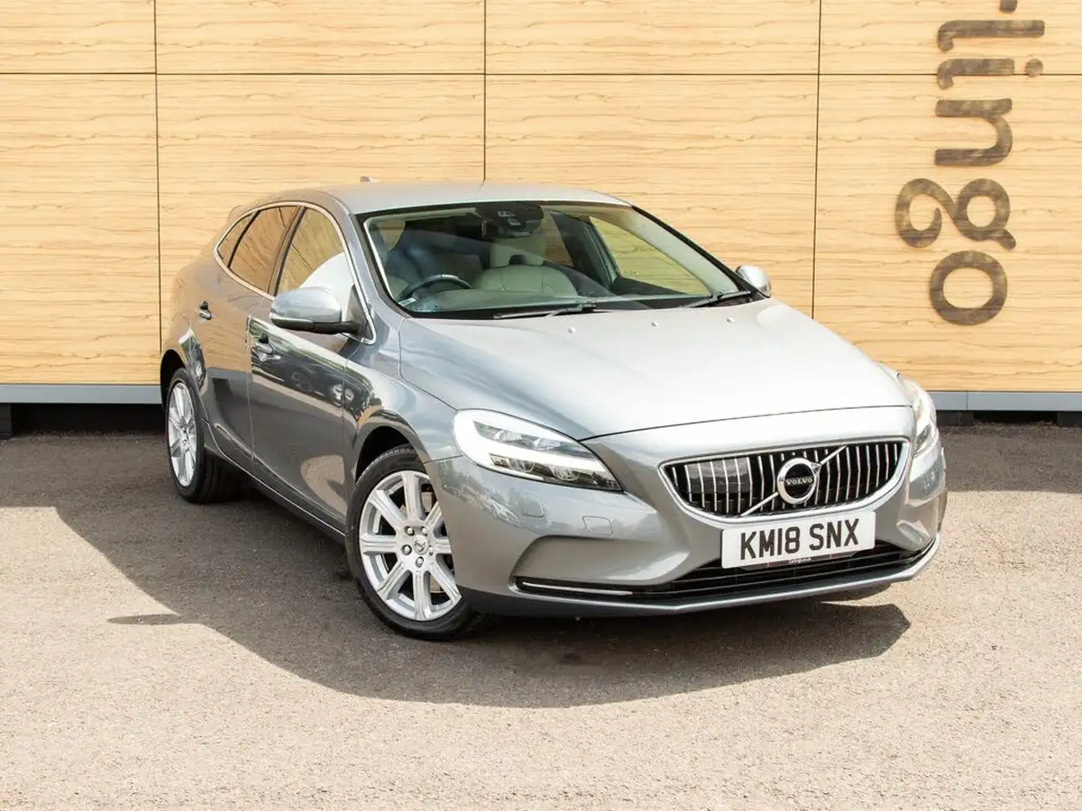 2018-volvo-v40-20td-d3-inscription-geartronic-big-0