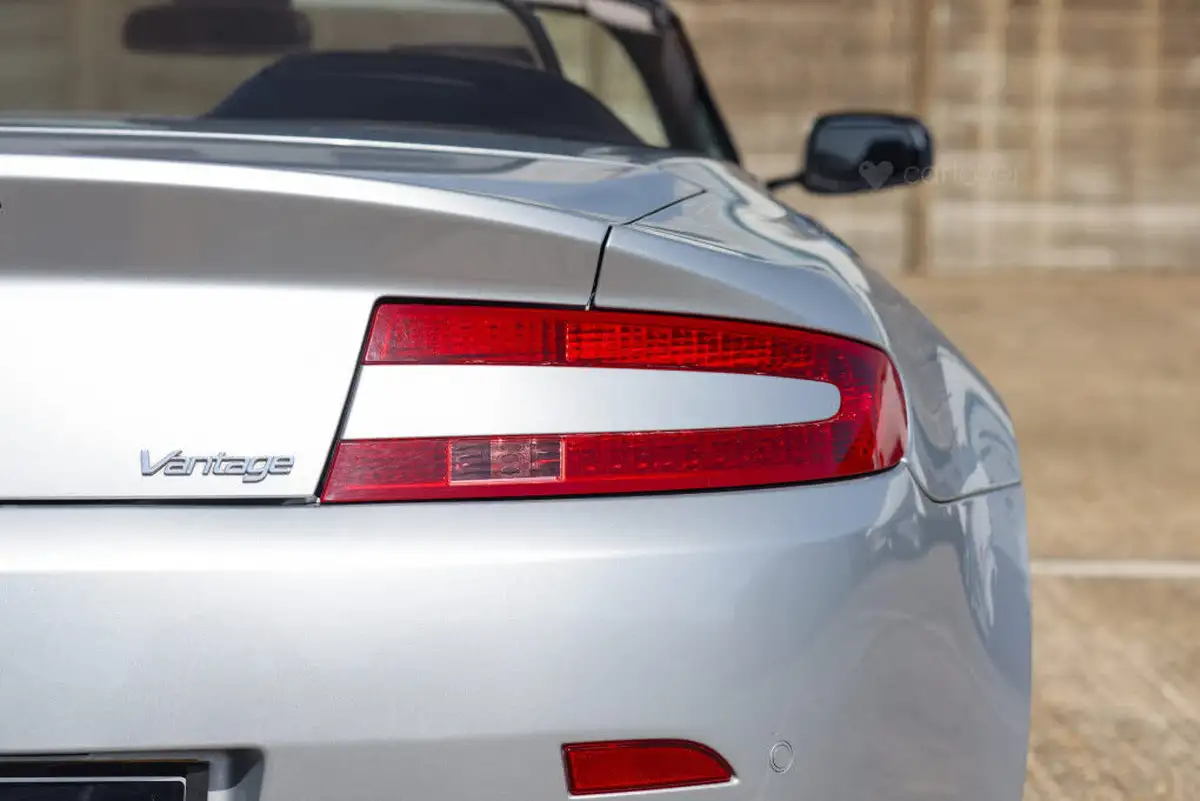 2009-aston-martin-vantage-43-convertible-sportshift-big-38