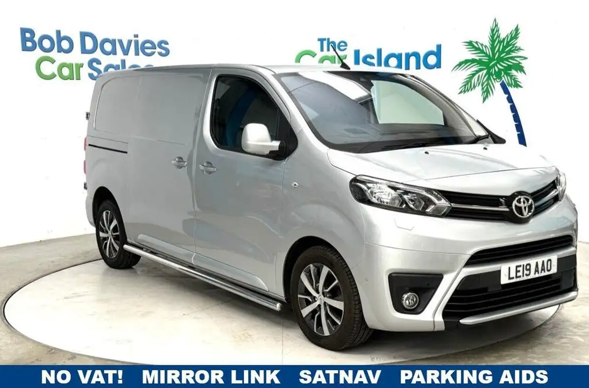 2019-toyota-proace-20d-design-medium-120hpeu6-panel-big-0