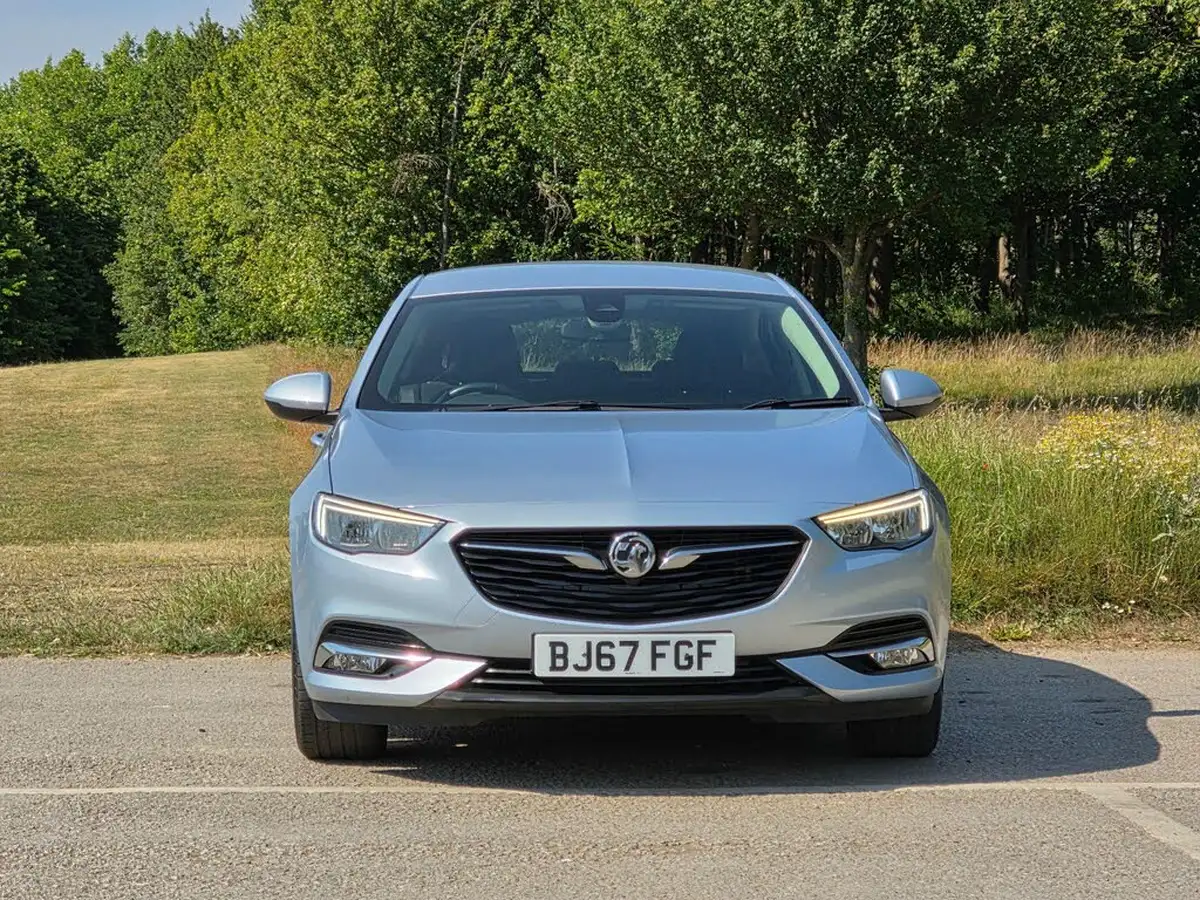 2017-vauxhall-insignia-grand-sport-15-turbo-design-165ps-big-1