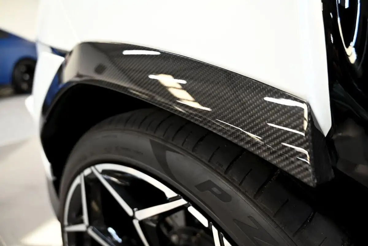 2023-lamborghini-urus-40-no-trim-big-24
