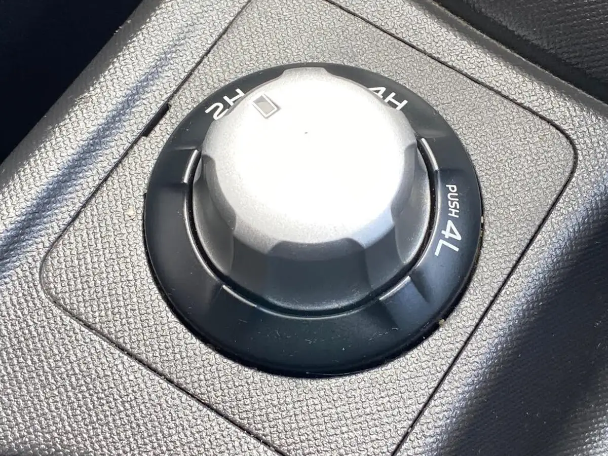 2017-isuzu-d-max-25td-utah-huntsman-auto-big-41