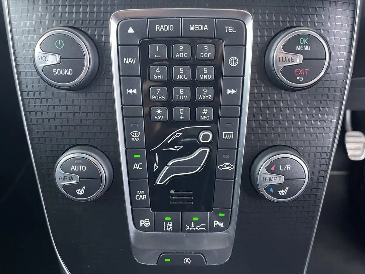 2018-volvo-v40-20td-d3-r-design-nav-plus-big-43