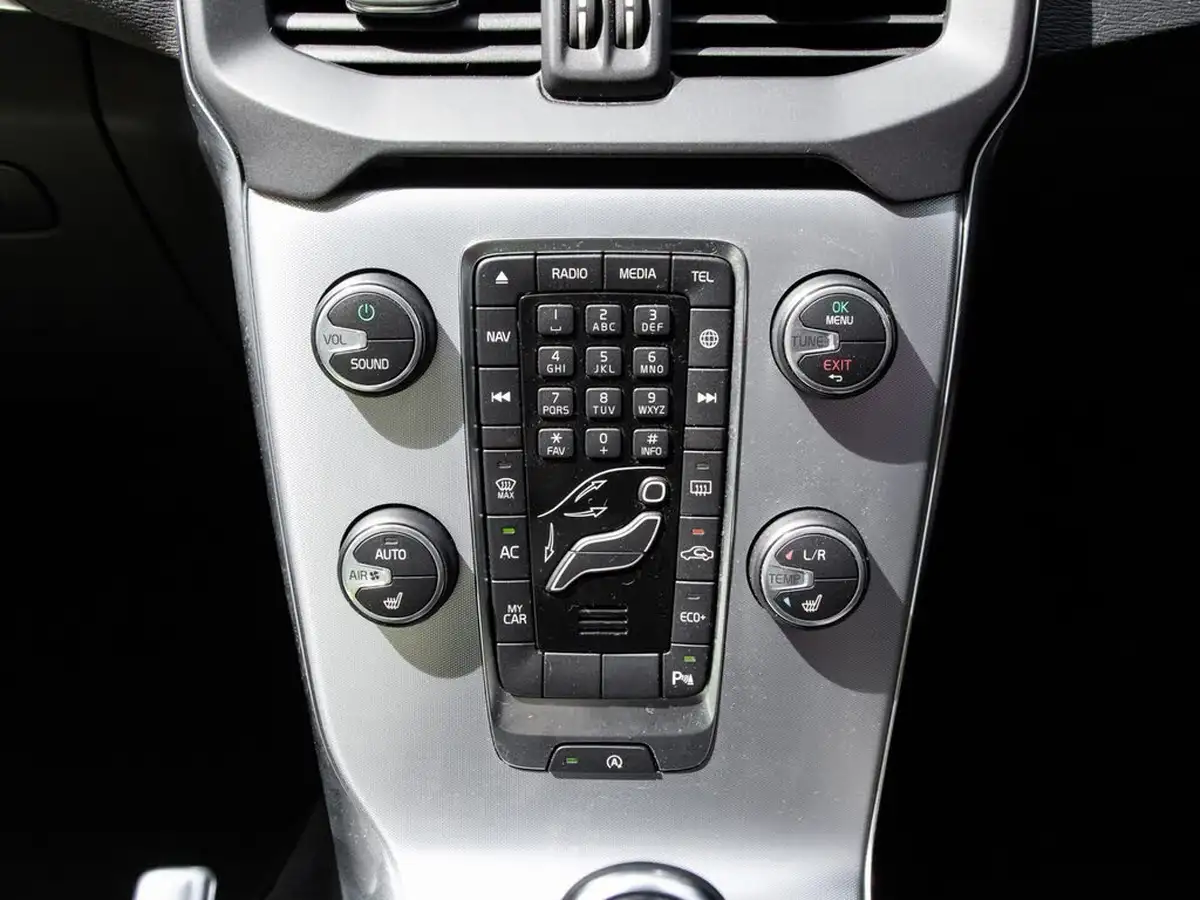 2018-volvo-v40-20td-d3-inscription-geartronic-big-28