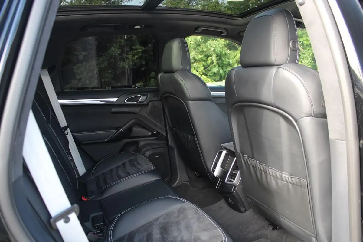 2015-porsche-cayenne-36-gts-big-12