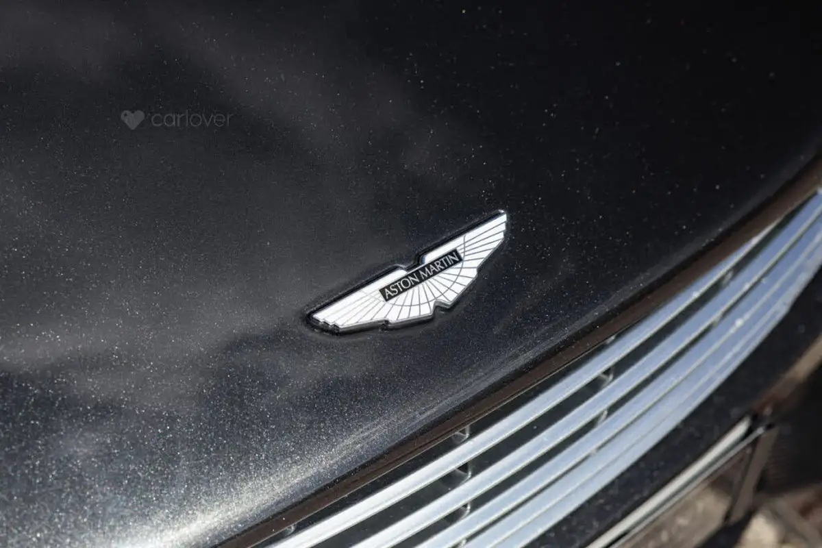 2013-aston-martin-vanquish-59-big-21