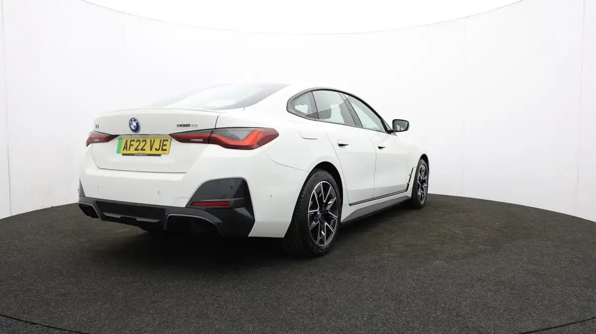 2022-bmw-i4-e-edrive40-m-sport-big-77
