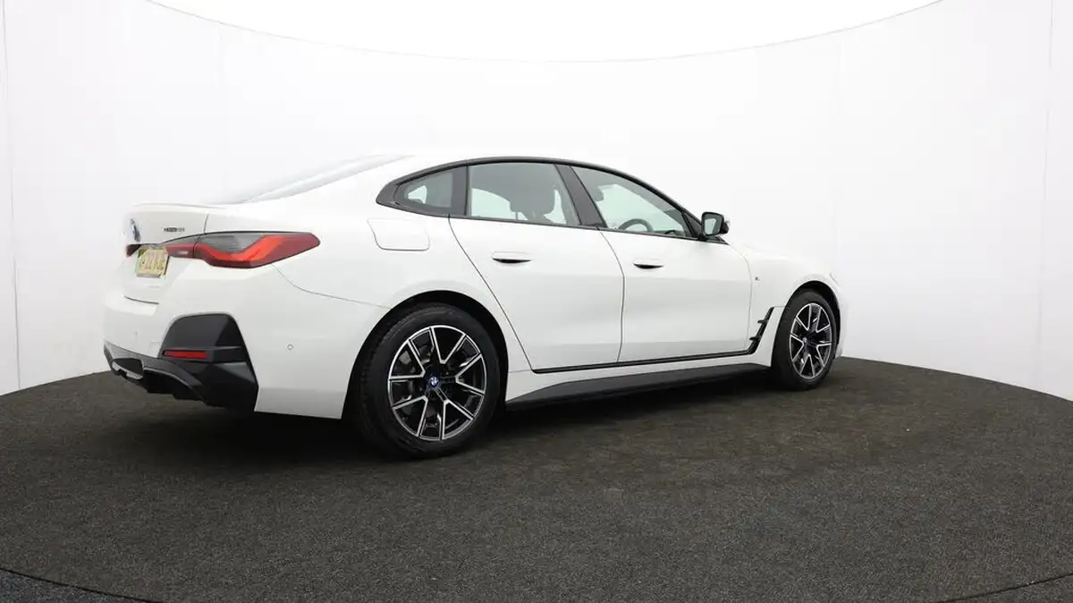 2022-bmw-i4-e-edrive40-m-sport-big-29