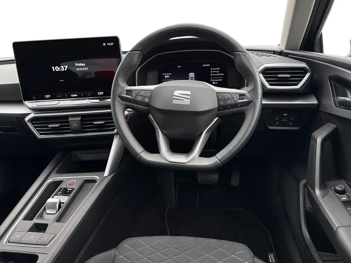 2024-seat-leon-big-12