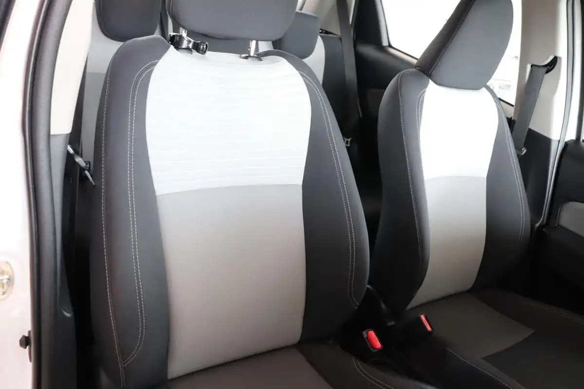 2020-toyota-yaris-15-vvt-i-icon-98bhp-hybrid-1497cc-e-cvt-big-22