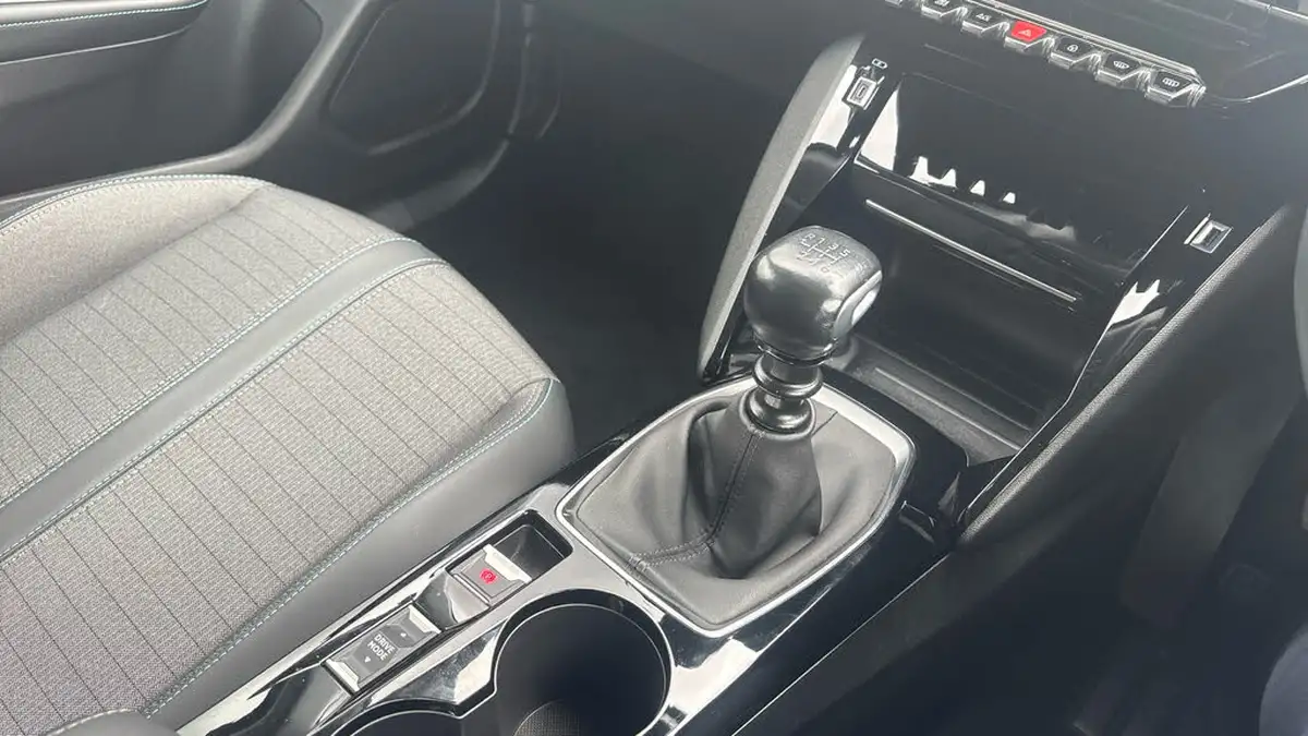 2022-peugeot-2008-suv-12-puretech-allure-premium-100bhp-big-19