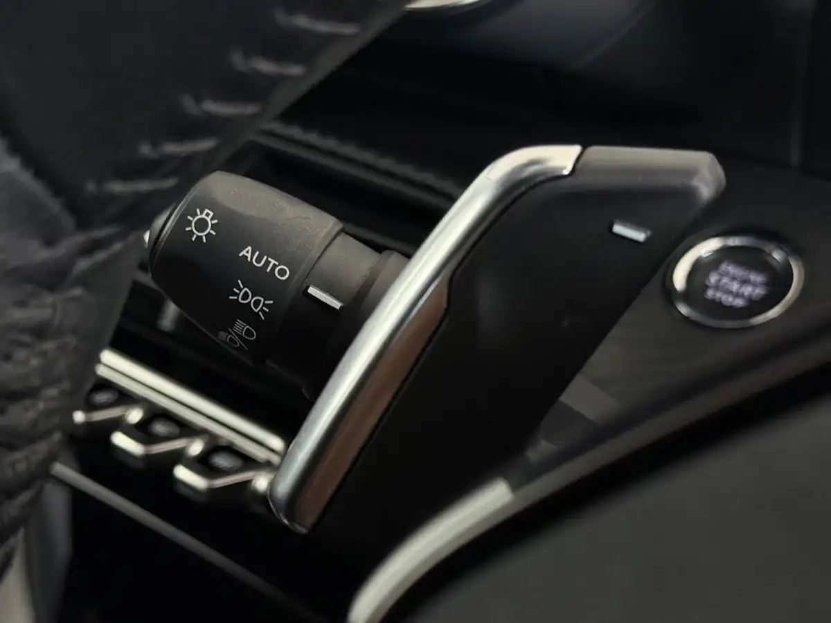 2022-peugeot-208-12-puretech-allure-premium-100bhp-eat8-big-26