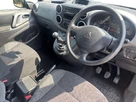 2018-peugeot-partner-small-4