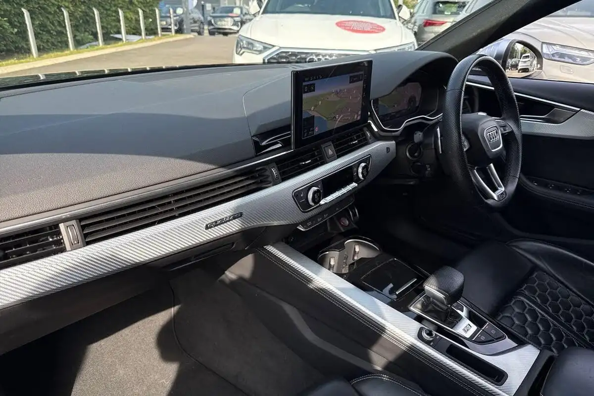 2022-audi-rs4-avant-29-tfsi-big-28