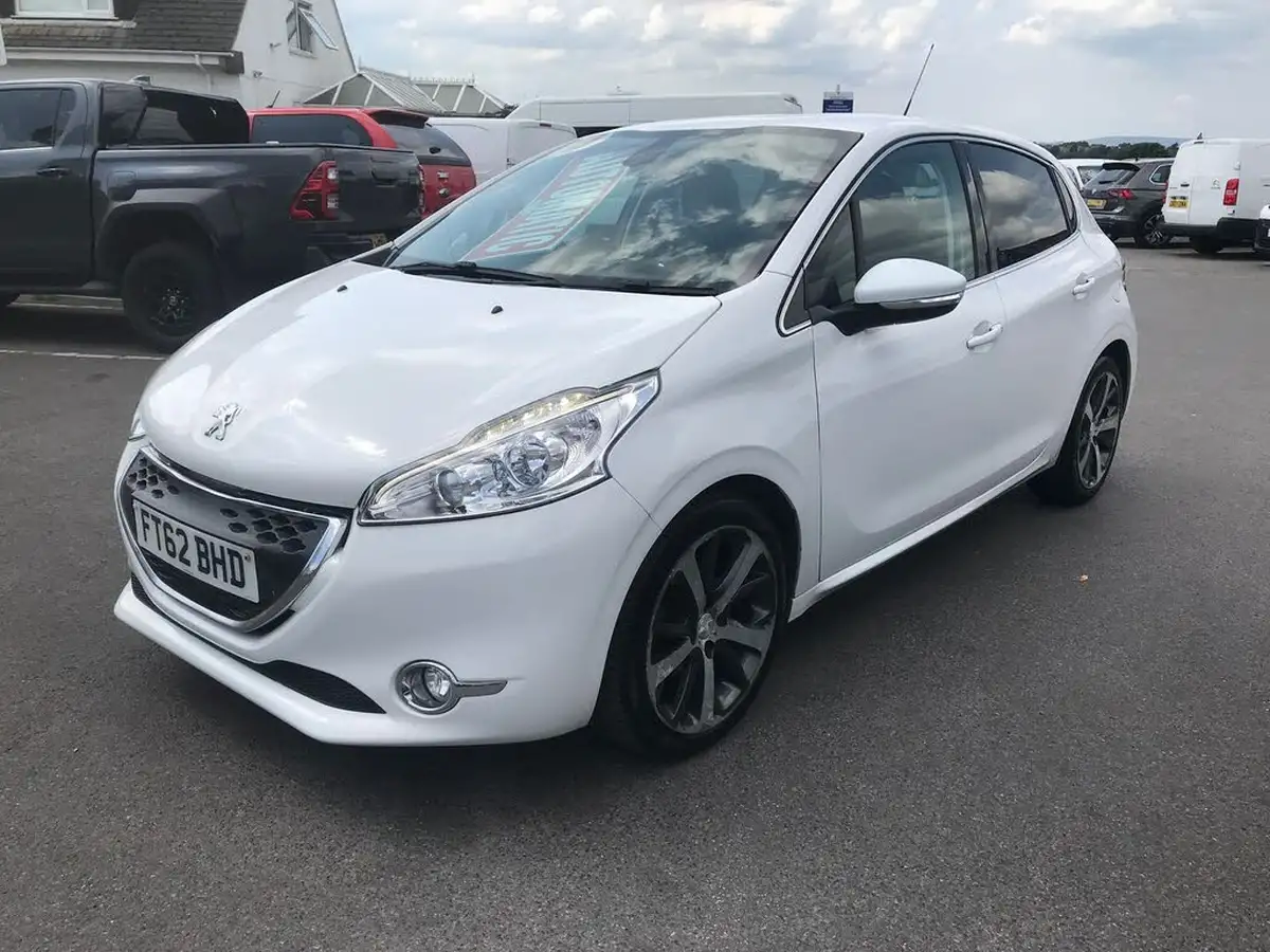2012-peugeot-208-14td-allure-14e-hdi-ss-5d-egc-big-2