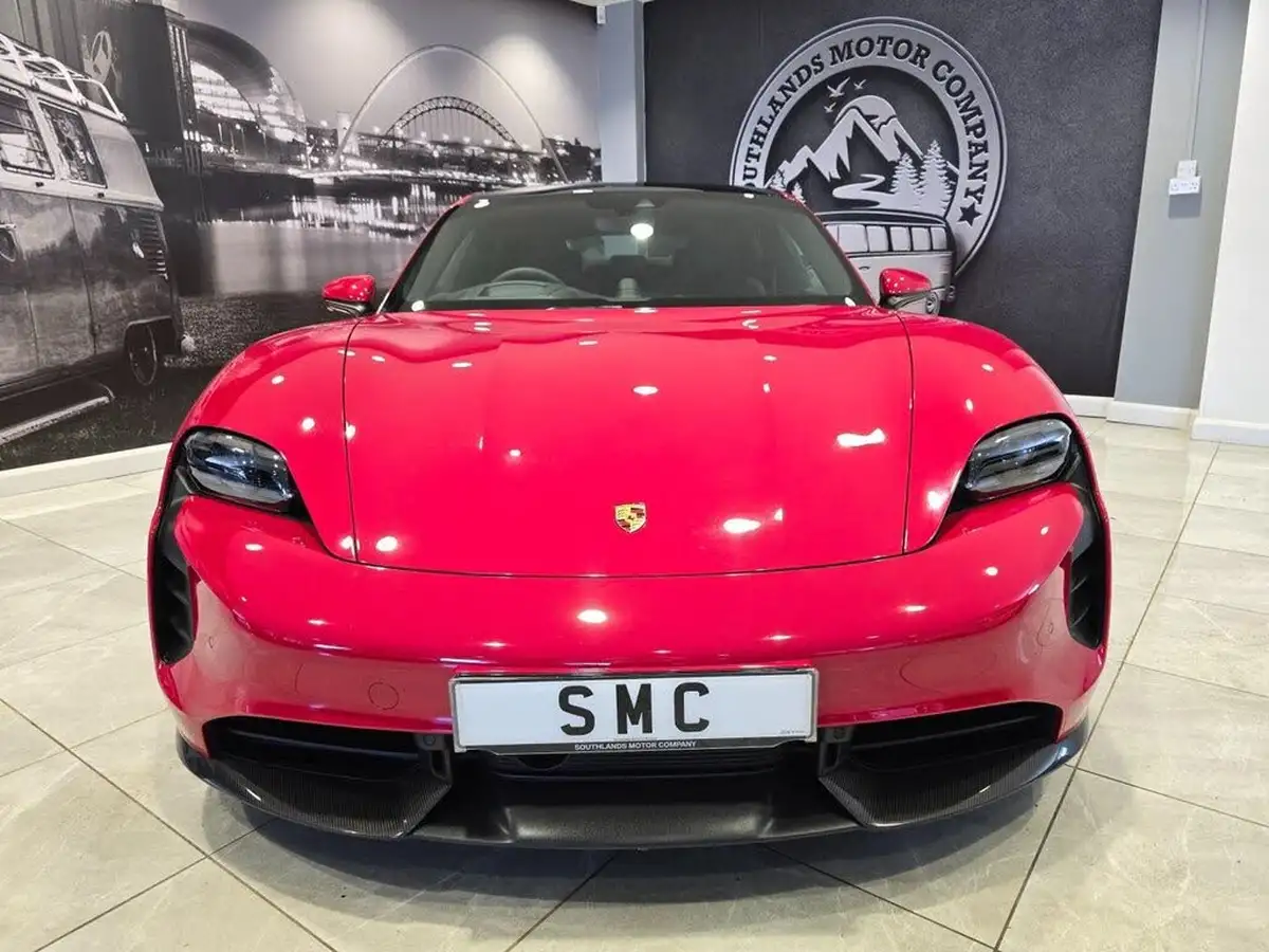 2022-porsche-taycan-e-gts-big-8