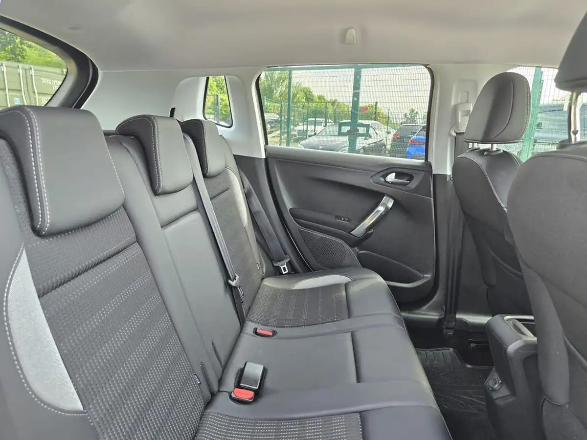 2019-peugeot-2008-suv-12-puretech-allure-110bhp-eat6-big-23