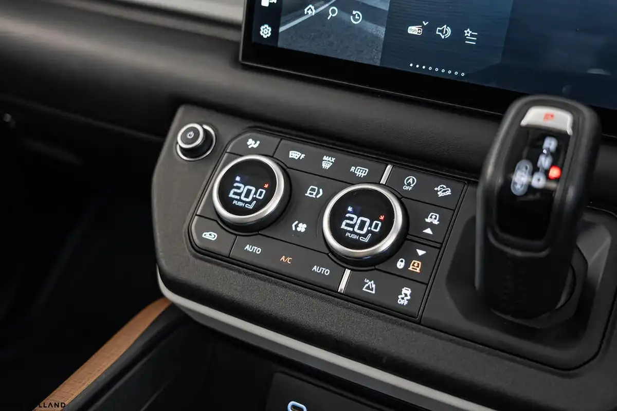 2021-land-rover-90-defender-30-d250-hse-big-33