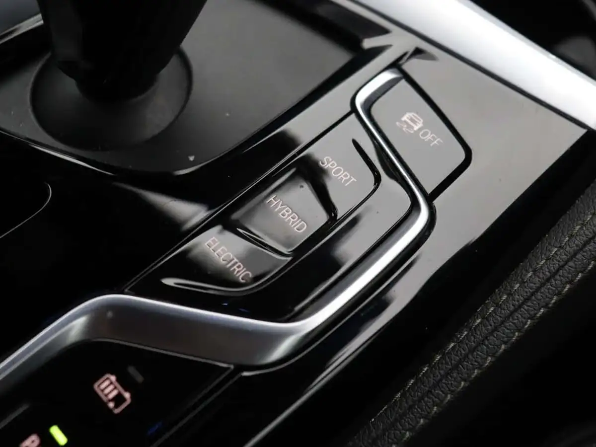 2022-bmw-5-series-20-530e-m-sport-saloon-4d-big-31