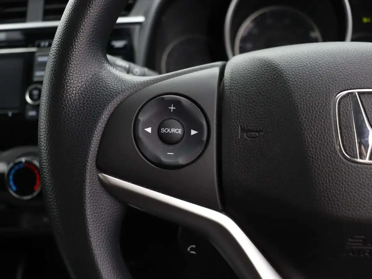 2019-honda-jazz-13-i-vtec-s-big-34