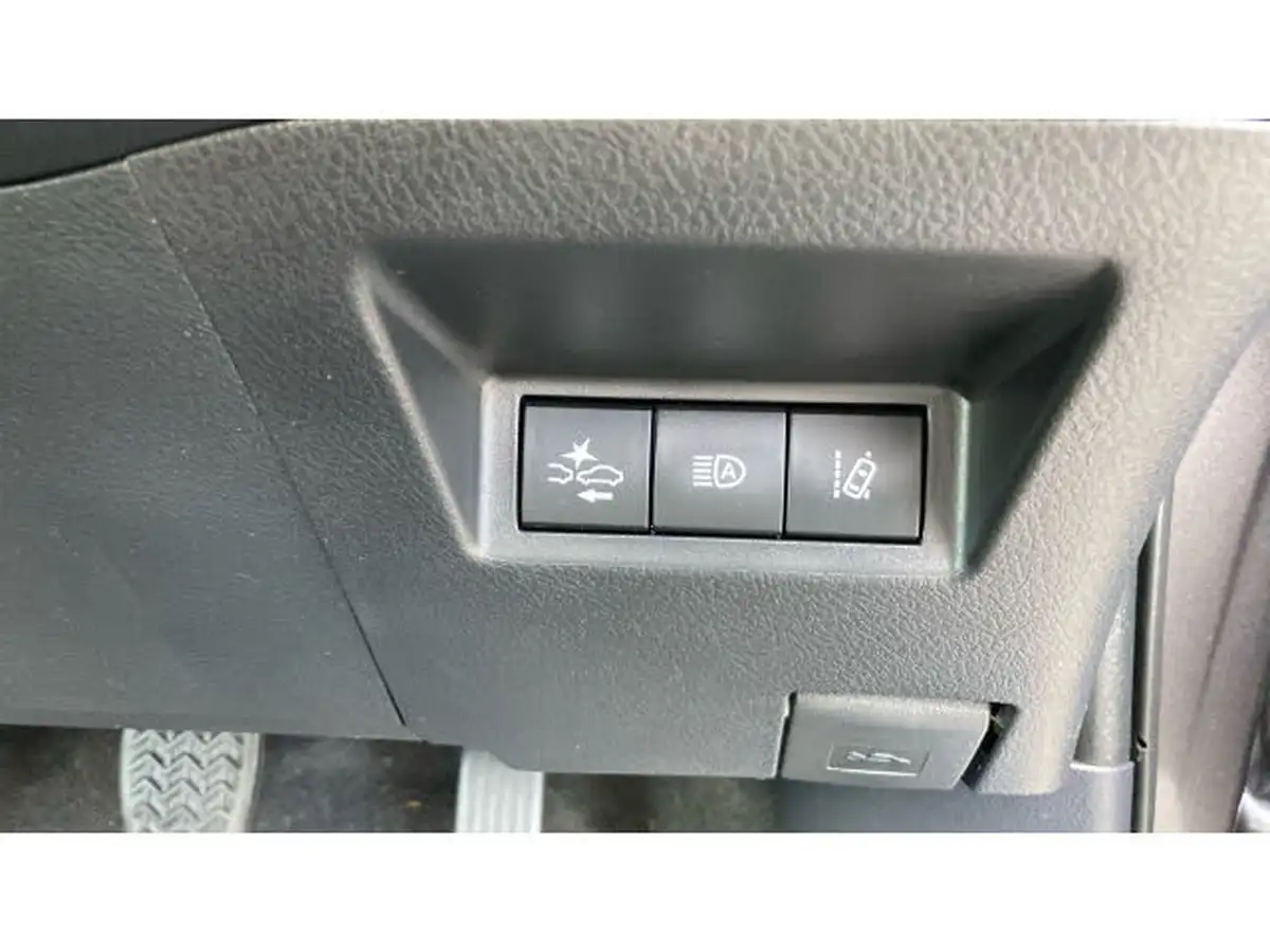 2019-toyota-yaris-15-vvt-i-icon-tech-111bhp-1496cc-big-31