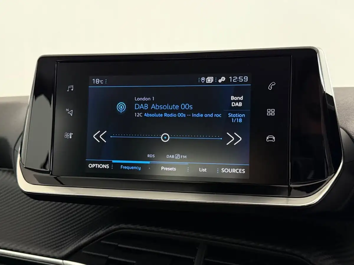 2023-peugeot-208-12-puretech-allure-premium-130ps-eat8-big-23