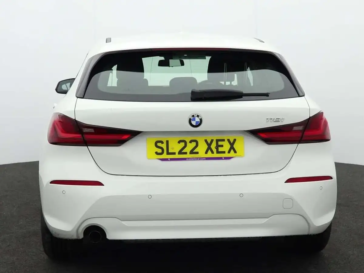 2022-bmw-1-series-15-118i-se-big-3