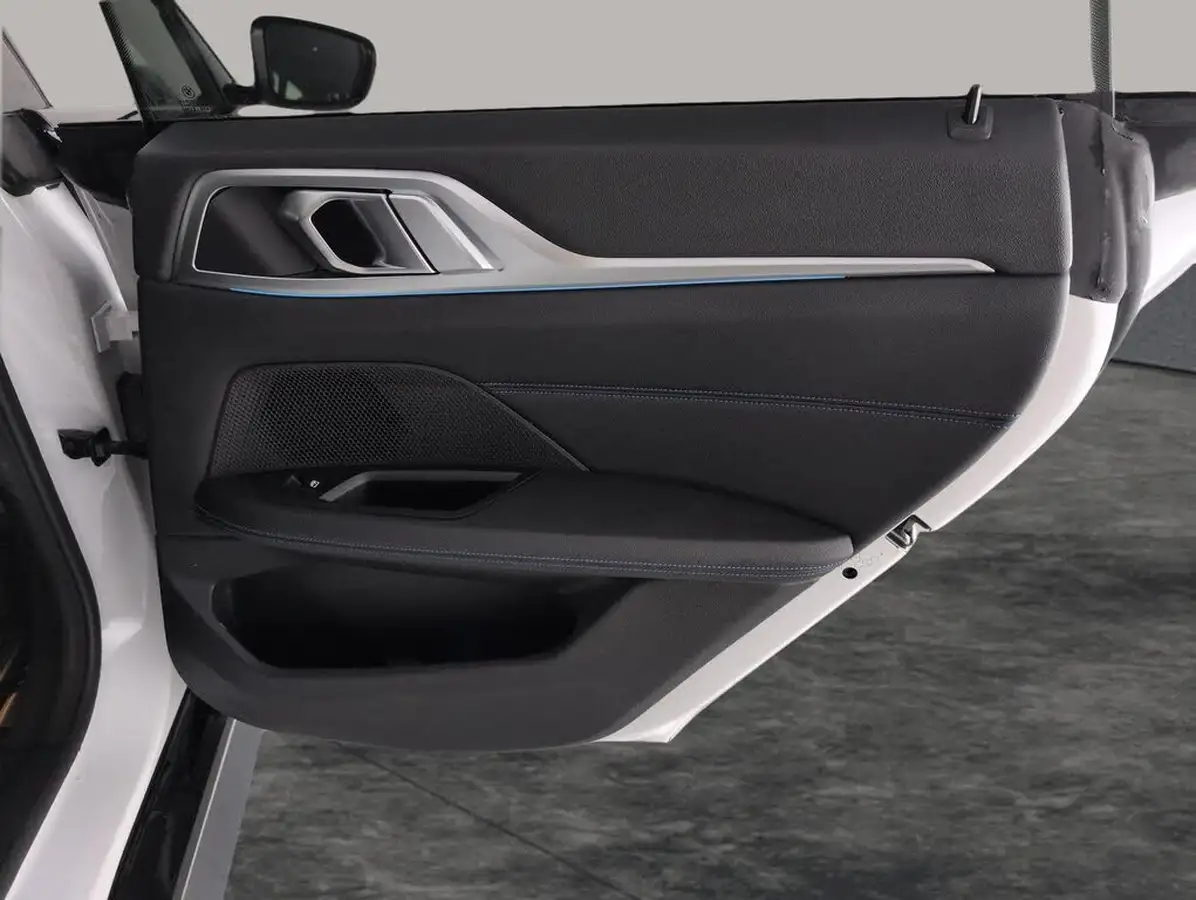 2022-bmw-i4-e-edrive40-m-sport-big-42
