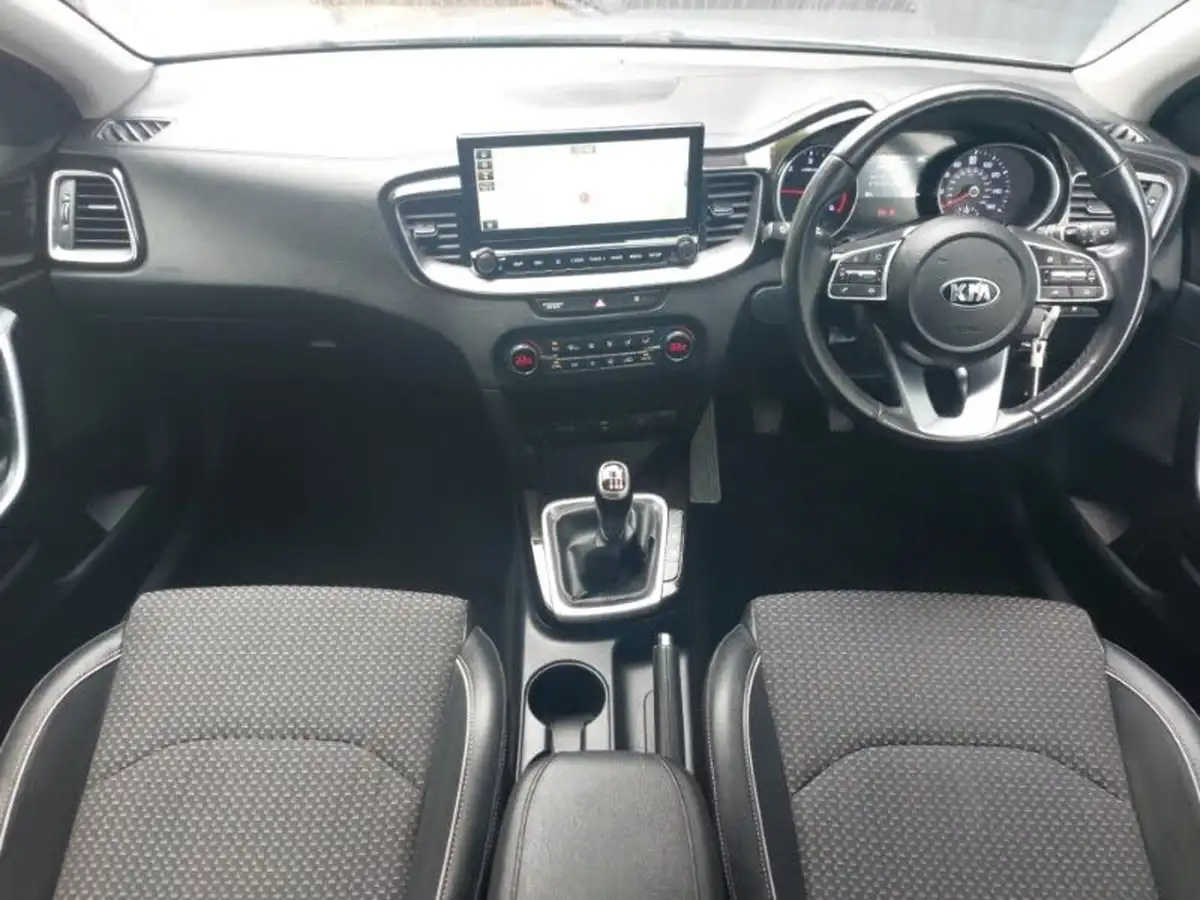 2020-kia-ceed-16crdi-3-114bhp-sportswagon-big-2