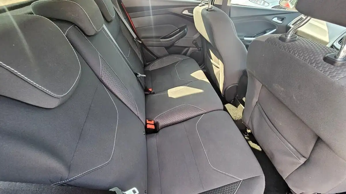 2015-ford-focus-10t-zetec-125ps-hatchback-big-36