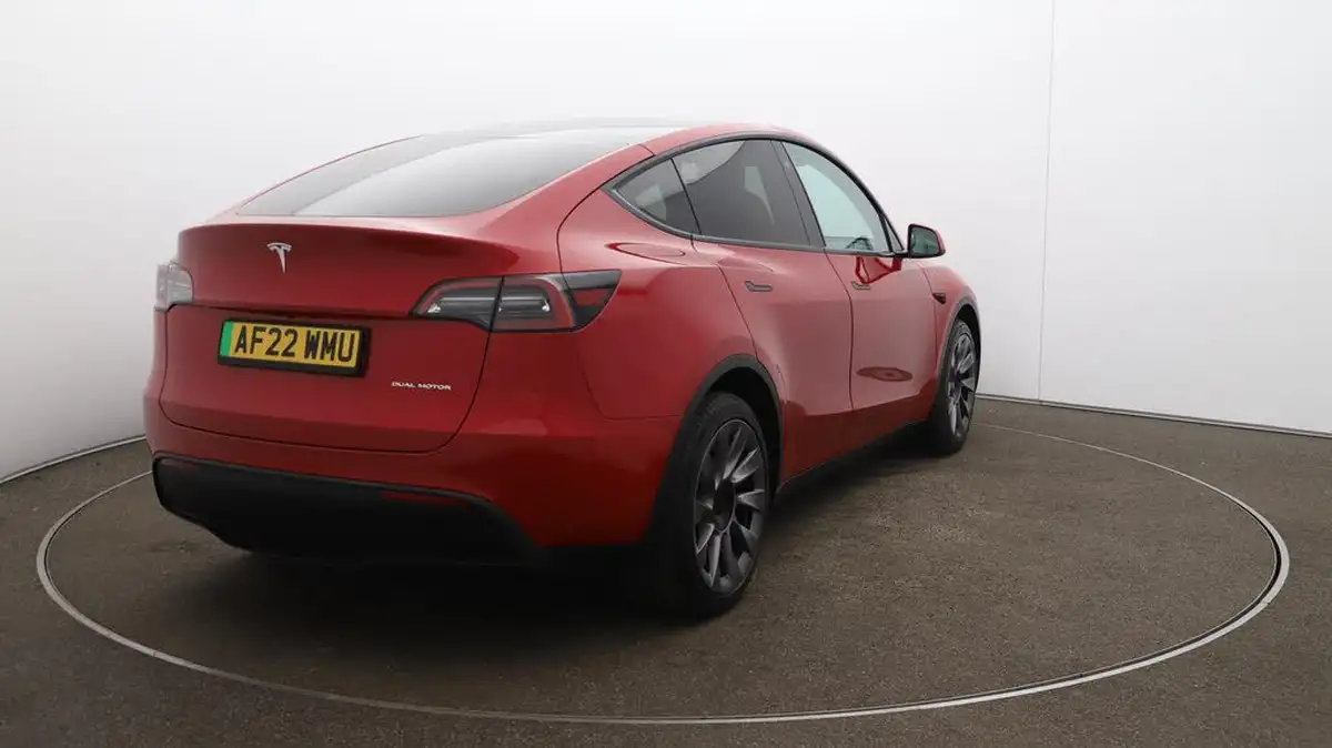 2022-tesla-model-y-e-long-range-big-54