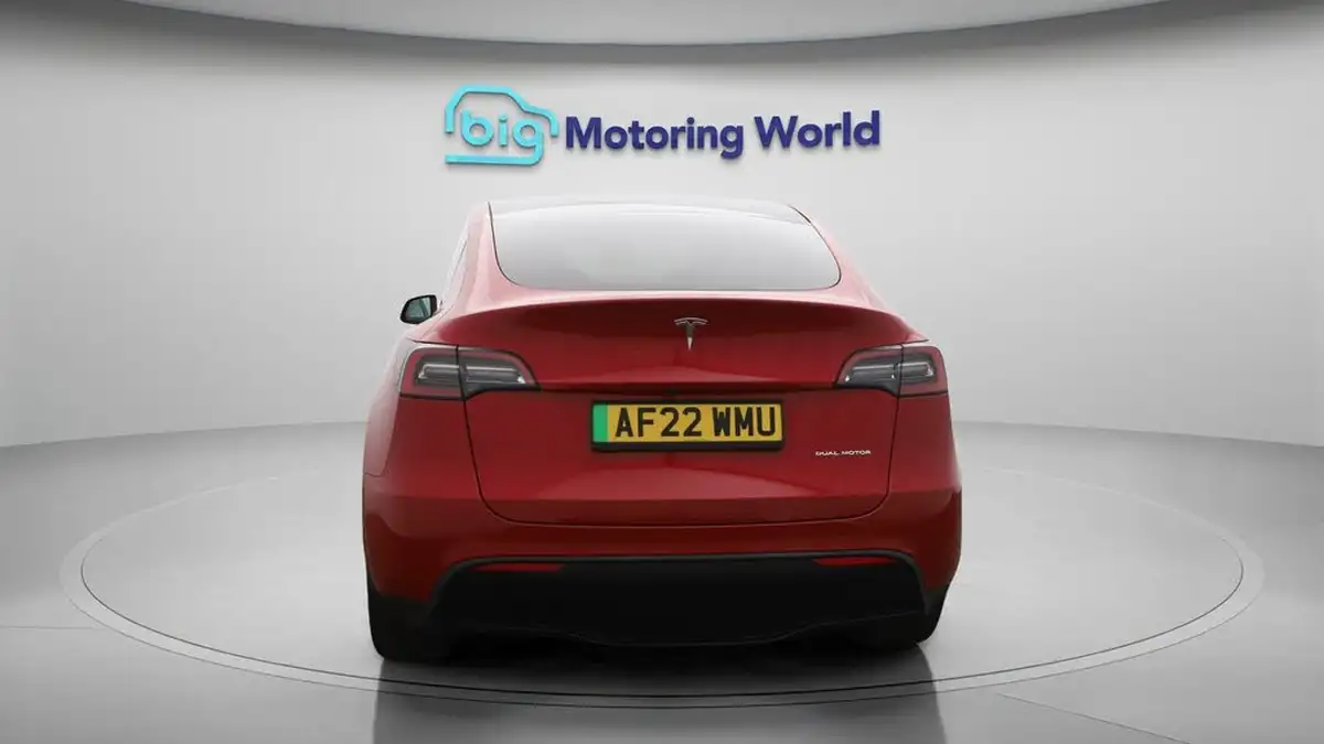 2022-tesla-model-y-e-long-range-big-6