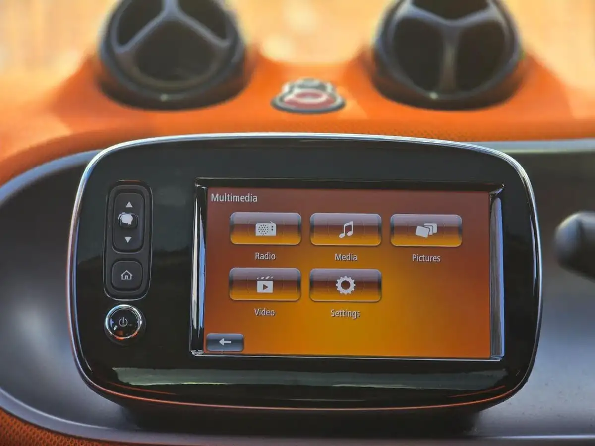 2015-smart-forfour-09-edition-1-big-38