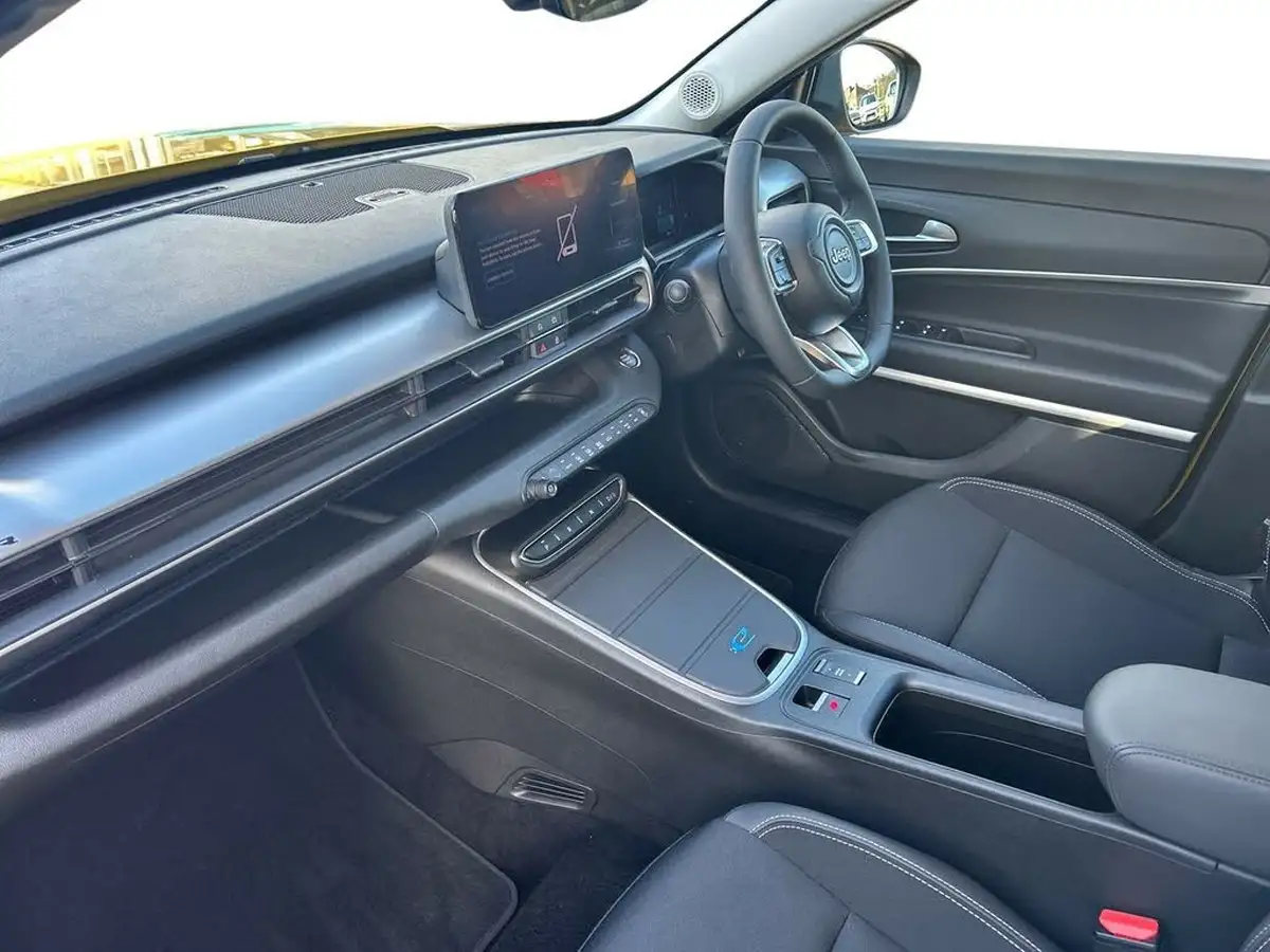 2024-jeep-avenger-e-summit-big-6