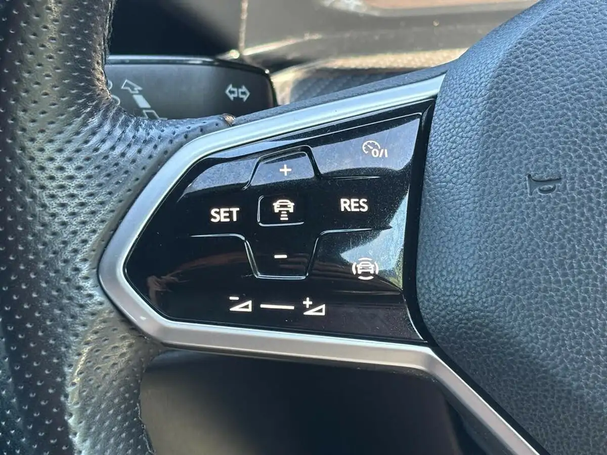 2021-volkswagen-golf-15-tsi-r-line-150ps-hatchback-big-20