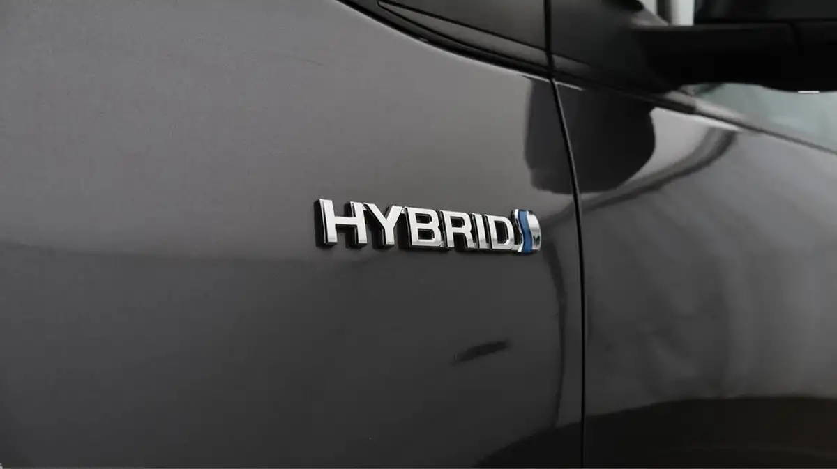2017-toyota-yaris-15-vvt-i-icon-hybrid-big-21