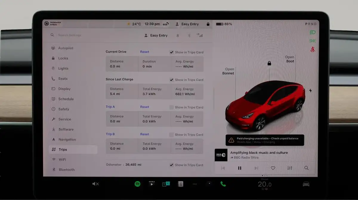 2022-tesla-model-y-e-long-range-big-10