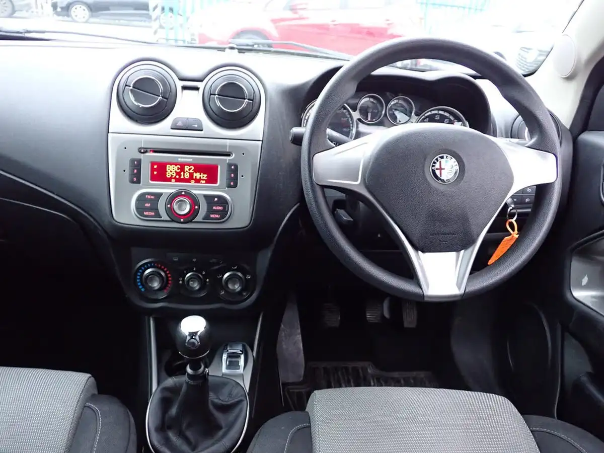 2009-alfa-romeo-mito-14-turismo-16v-big-1