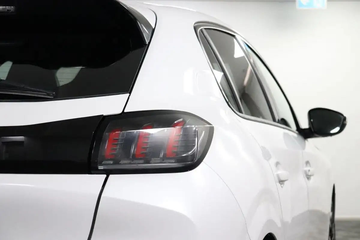 2020-peugeot-208-12-puretech-allure-130bhp-eat8-big-23