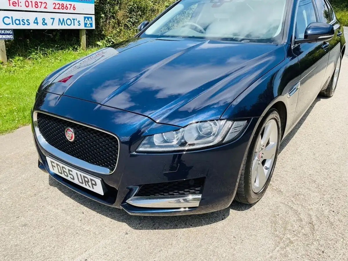 2015-jaguar-xf-20td-portfolio-180ps-auto-big-11