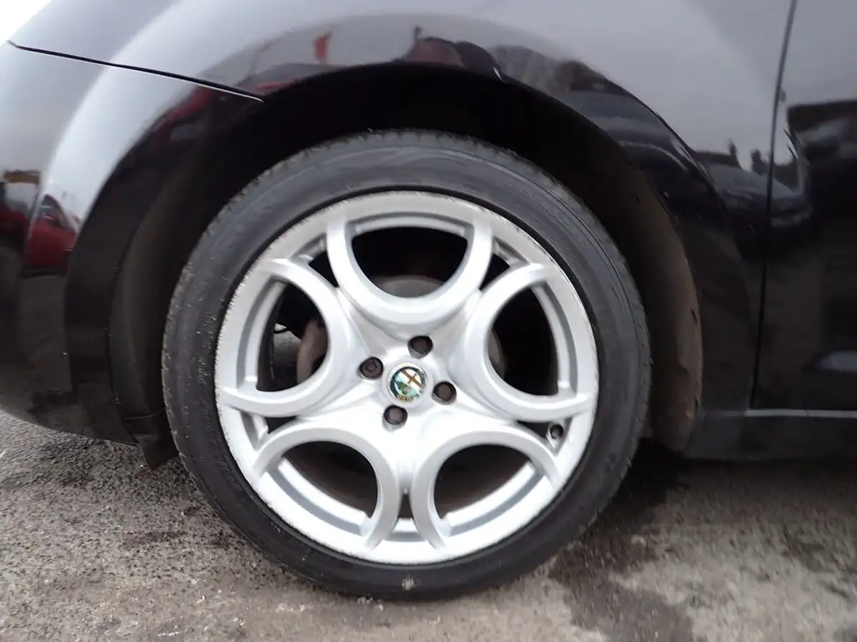 2009-alfa-romeo-mito-14-turismo-16v-big-25