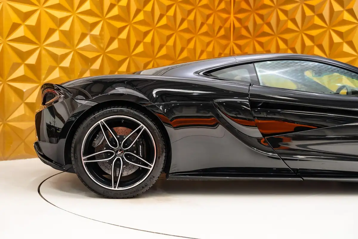 2018-mclaren-570gt-38-big-27