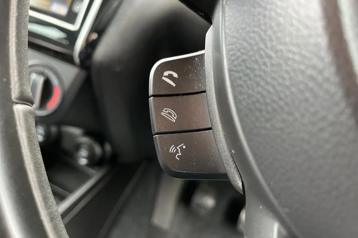 2023-suzuki-swift-12-dualjet-sz-l-big-34
