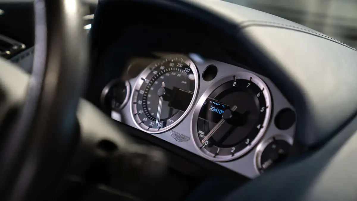 2013-aston-martin-vantage-47-coupe-big-10