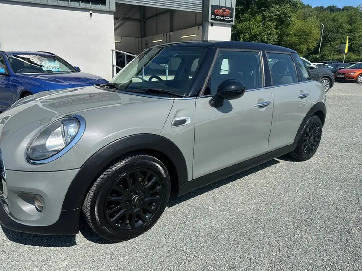 2015-mini-cooper-15-cooper-5d-big-38