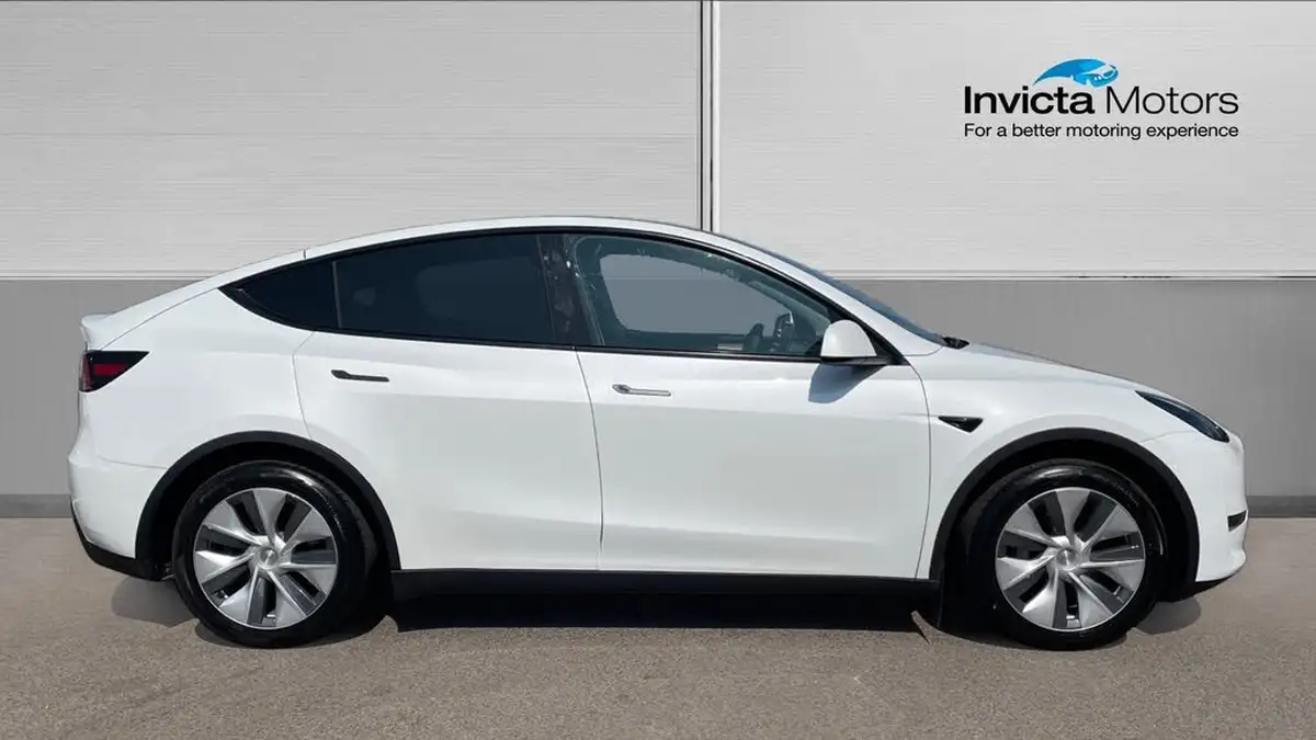 2024-tesla-model-y-e-rwd-big-1