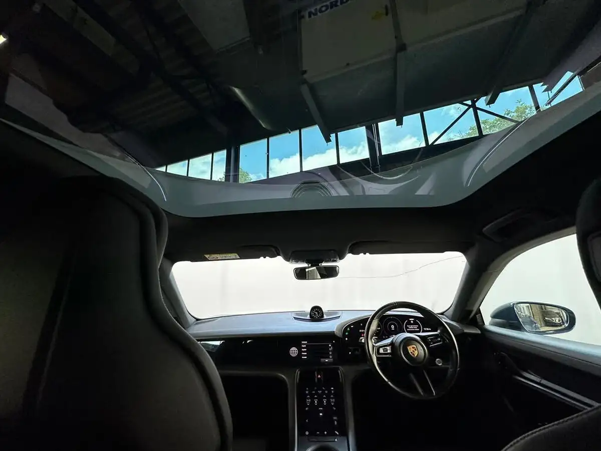 2021-porsche-taycan-e-base-476ps-performance-battery-plus-big-12