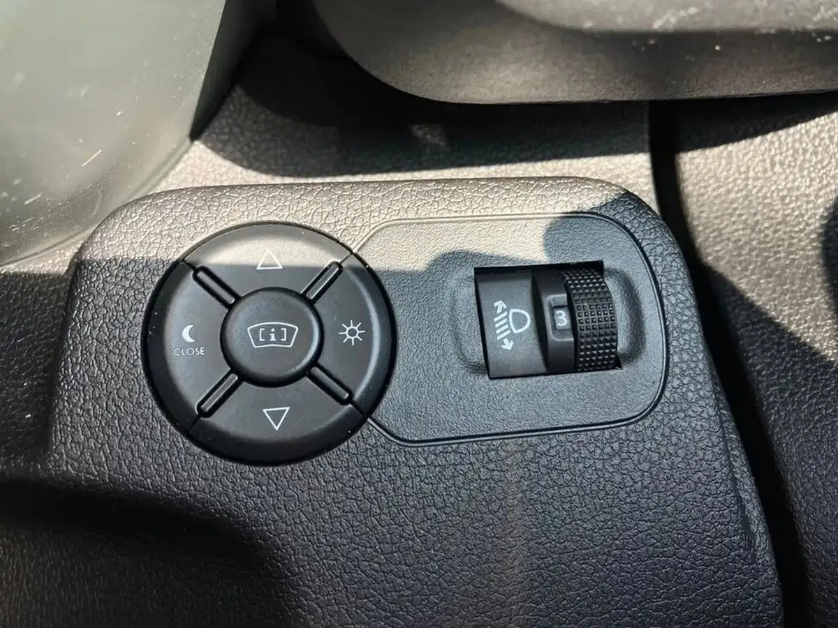 2023-citroen-berlingo-e-flair-xtr-m-size-big-38